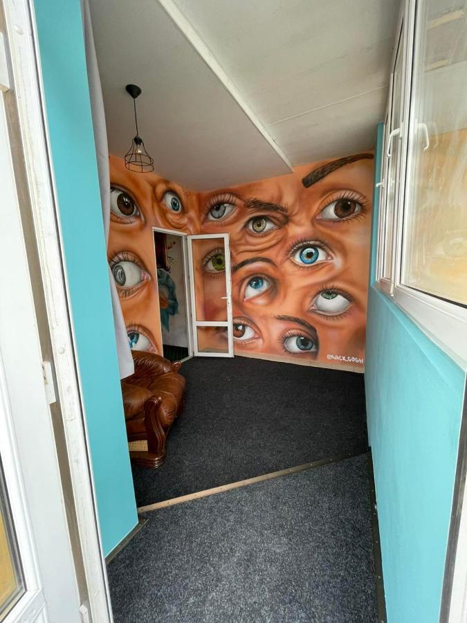 All Eyes Hostel 카미야네치포딜시키 외부 사진