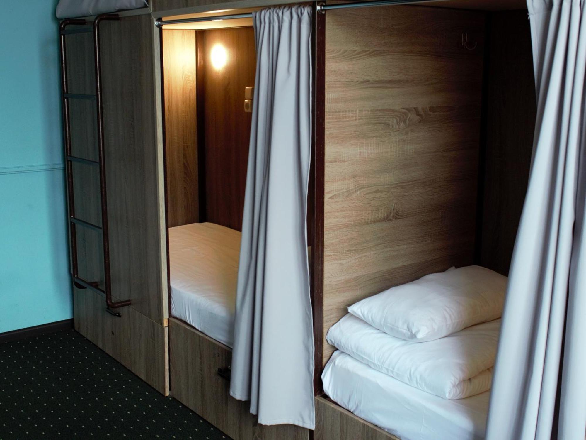 All Eyes Hostel 카미야네치포딜시키 외부 사진