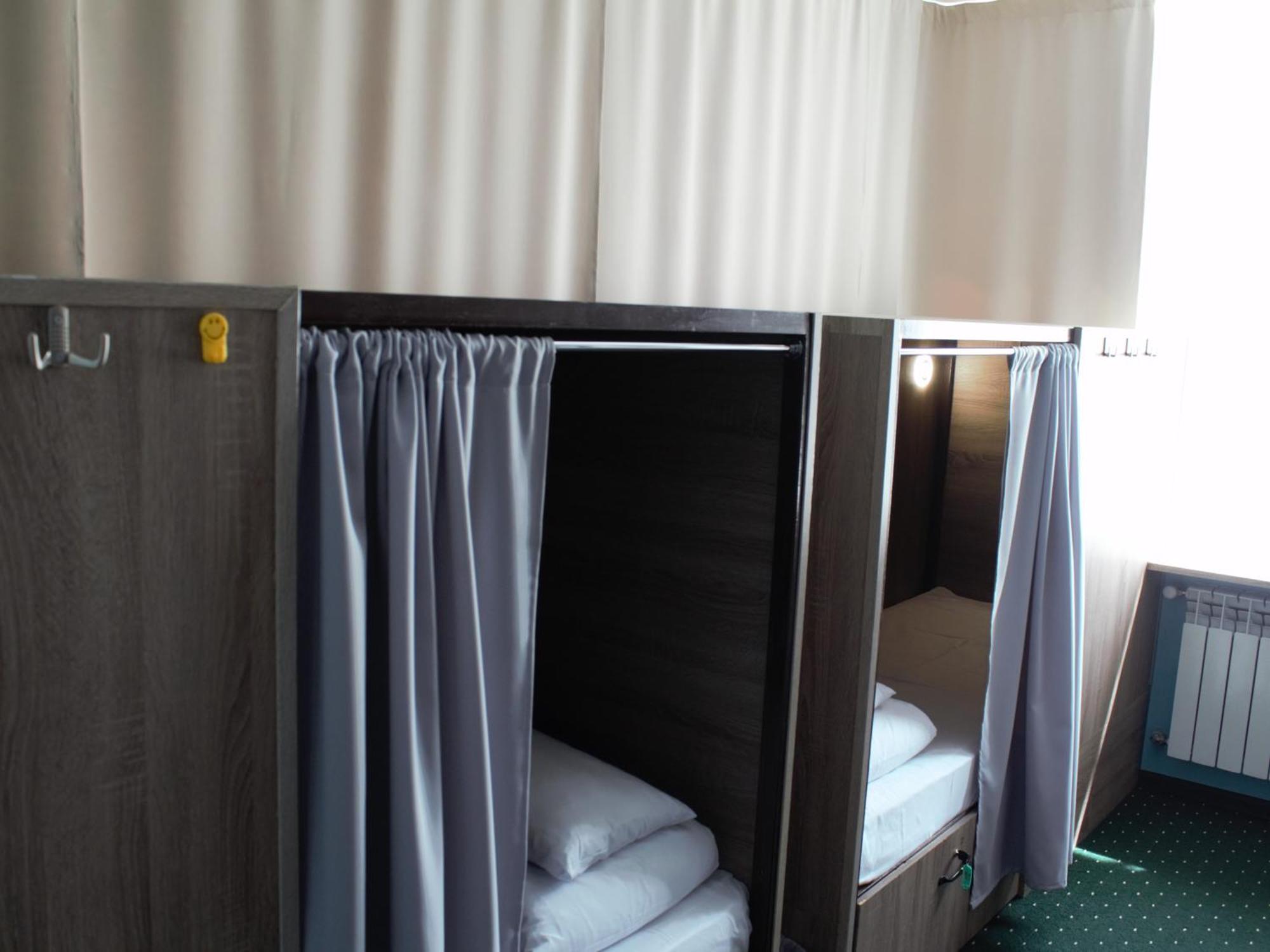 All Eyes Hostel 카미야네치포딜시키 외부 사진
