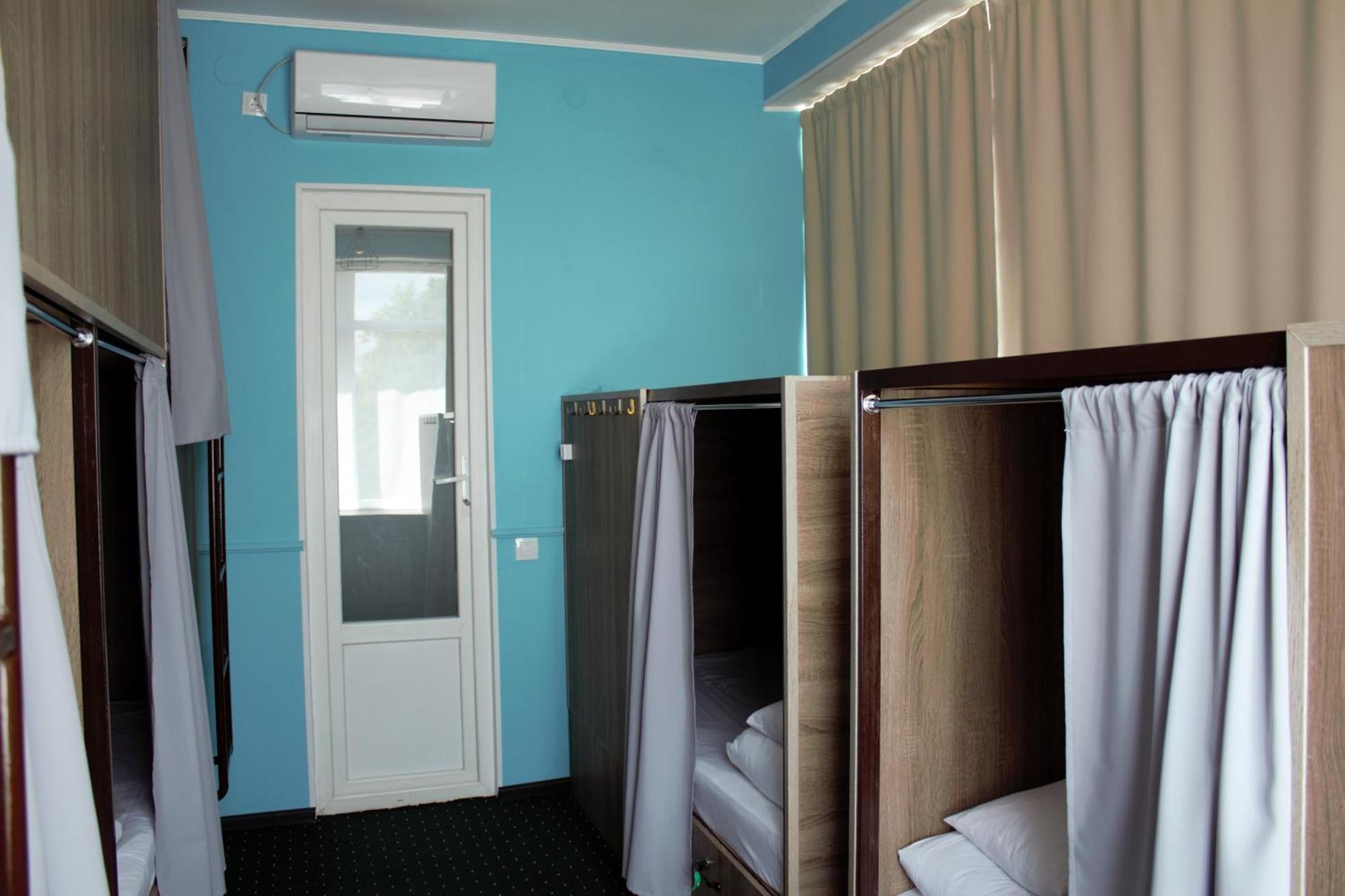 All Eyes Hostel 카미야네치포딜시키 외부 사진