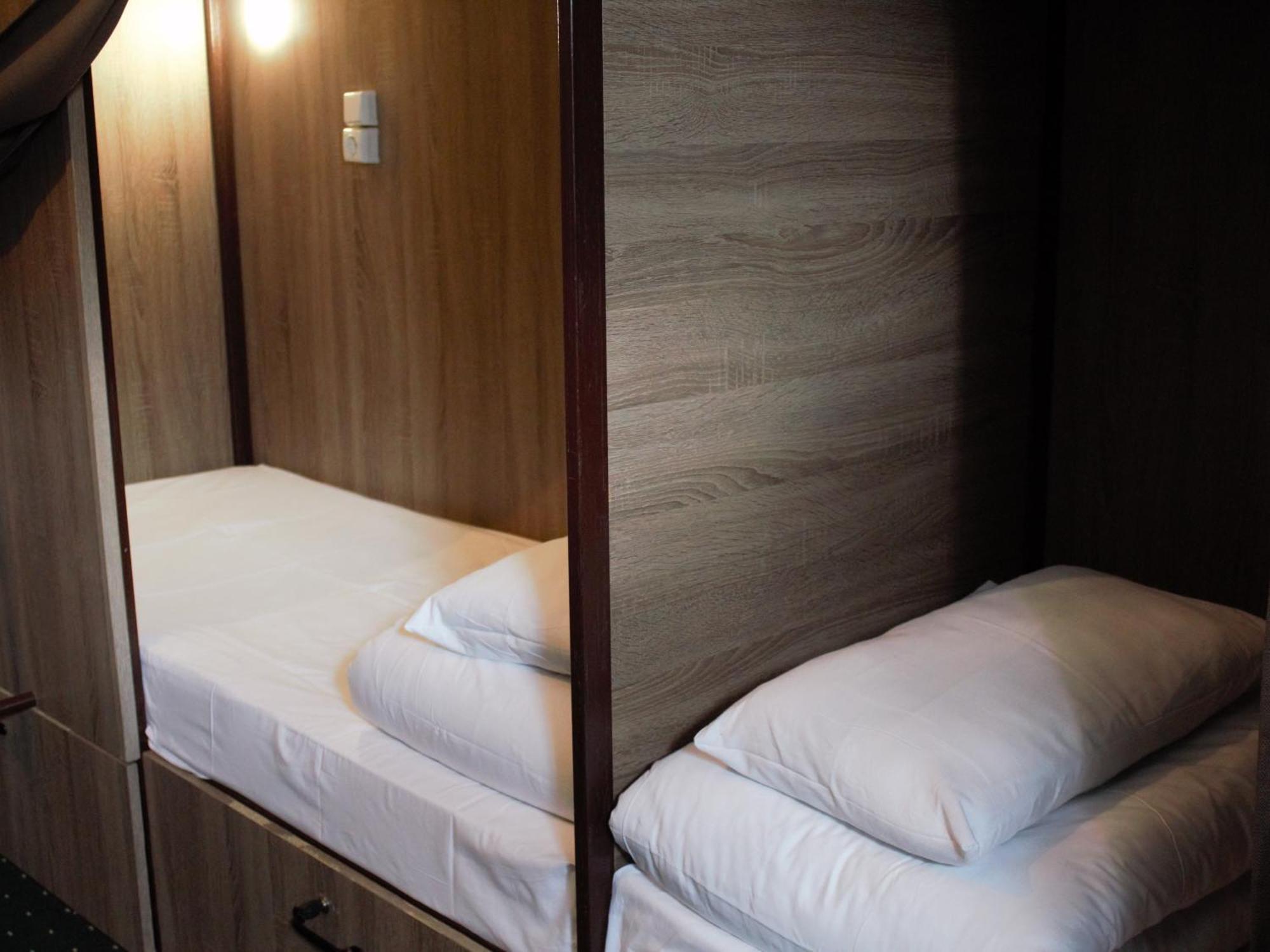 All Eyes Hostel 카미야네치포딜시키 외부 사진