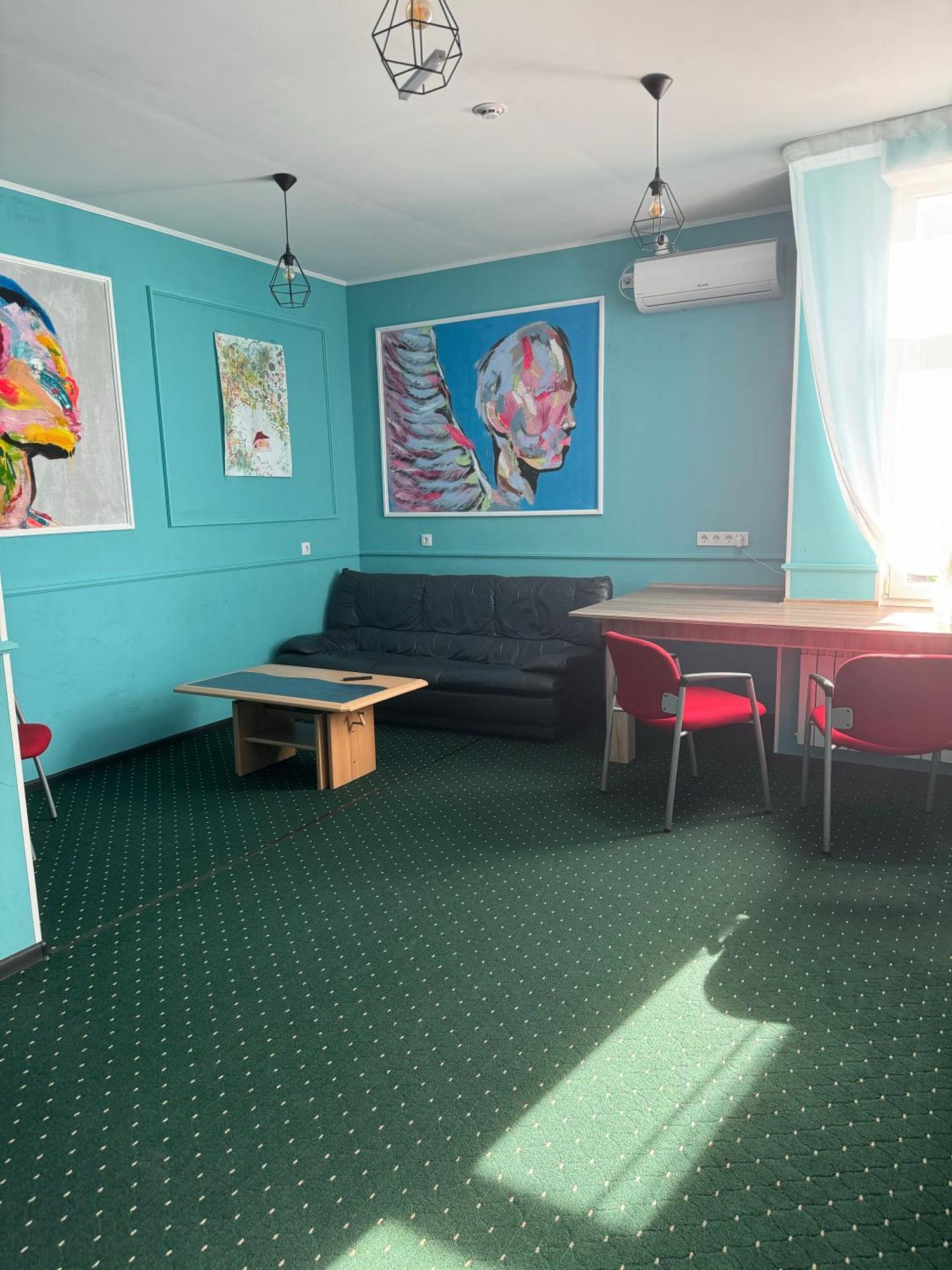 All Eyes Hostel 카미야네치포딜시키 외부 사진