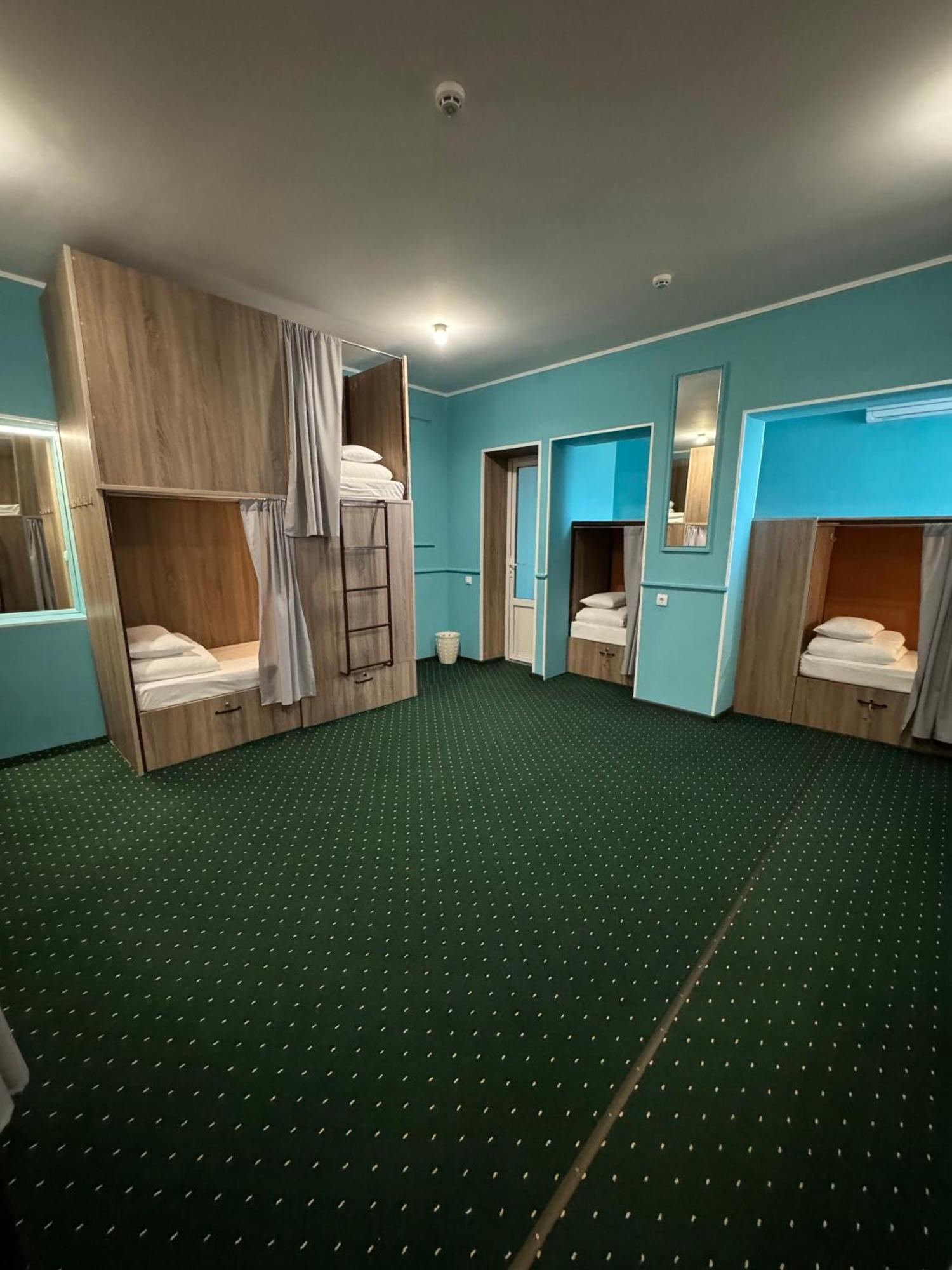 All Eyes Hostel 카미야네치포딜시키 외부 사진