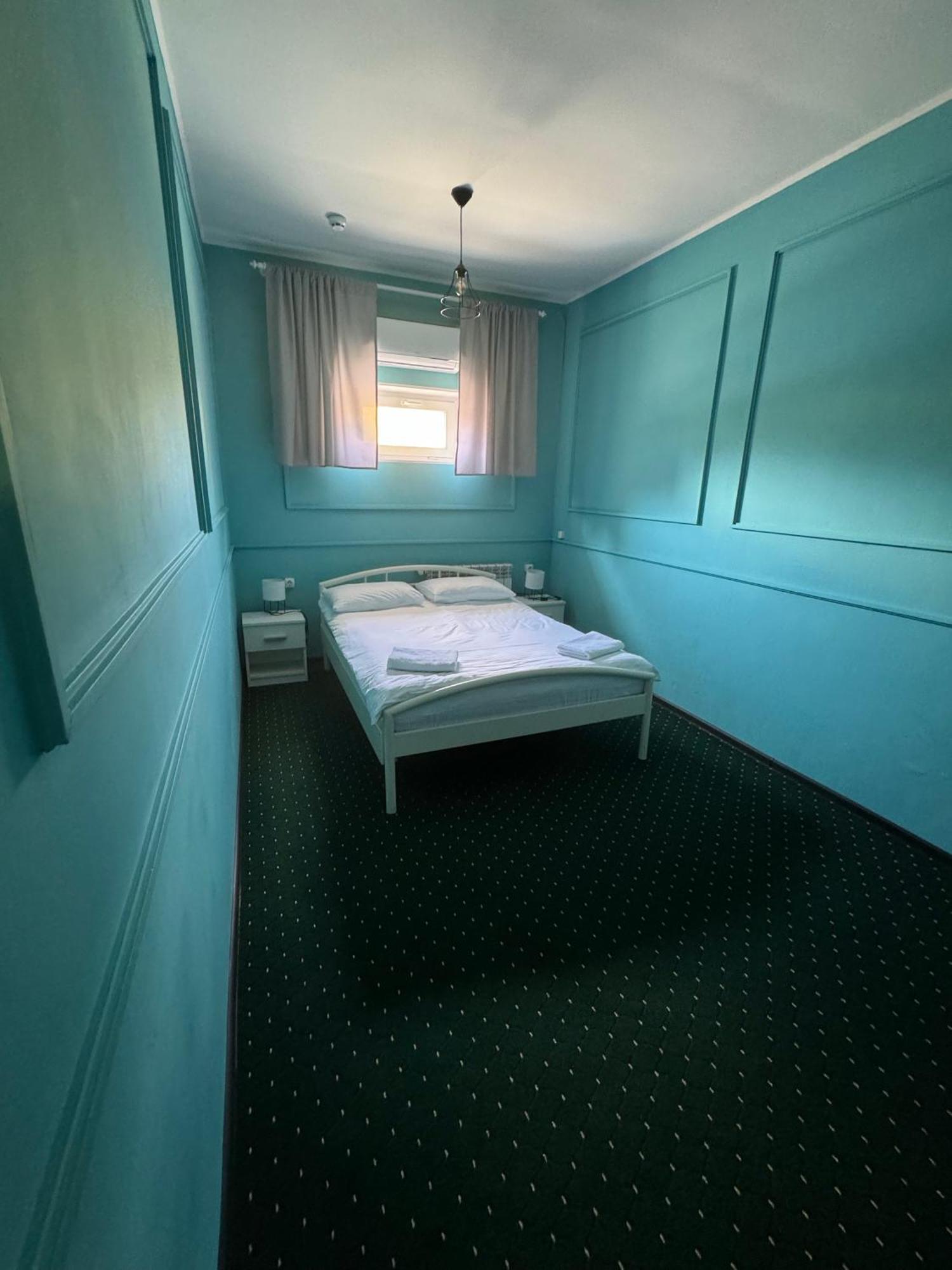 All Eyes Hostel 카미야네치포딜시키 외부 사진