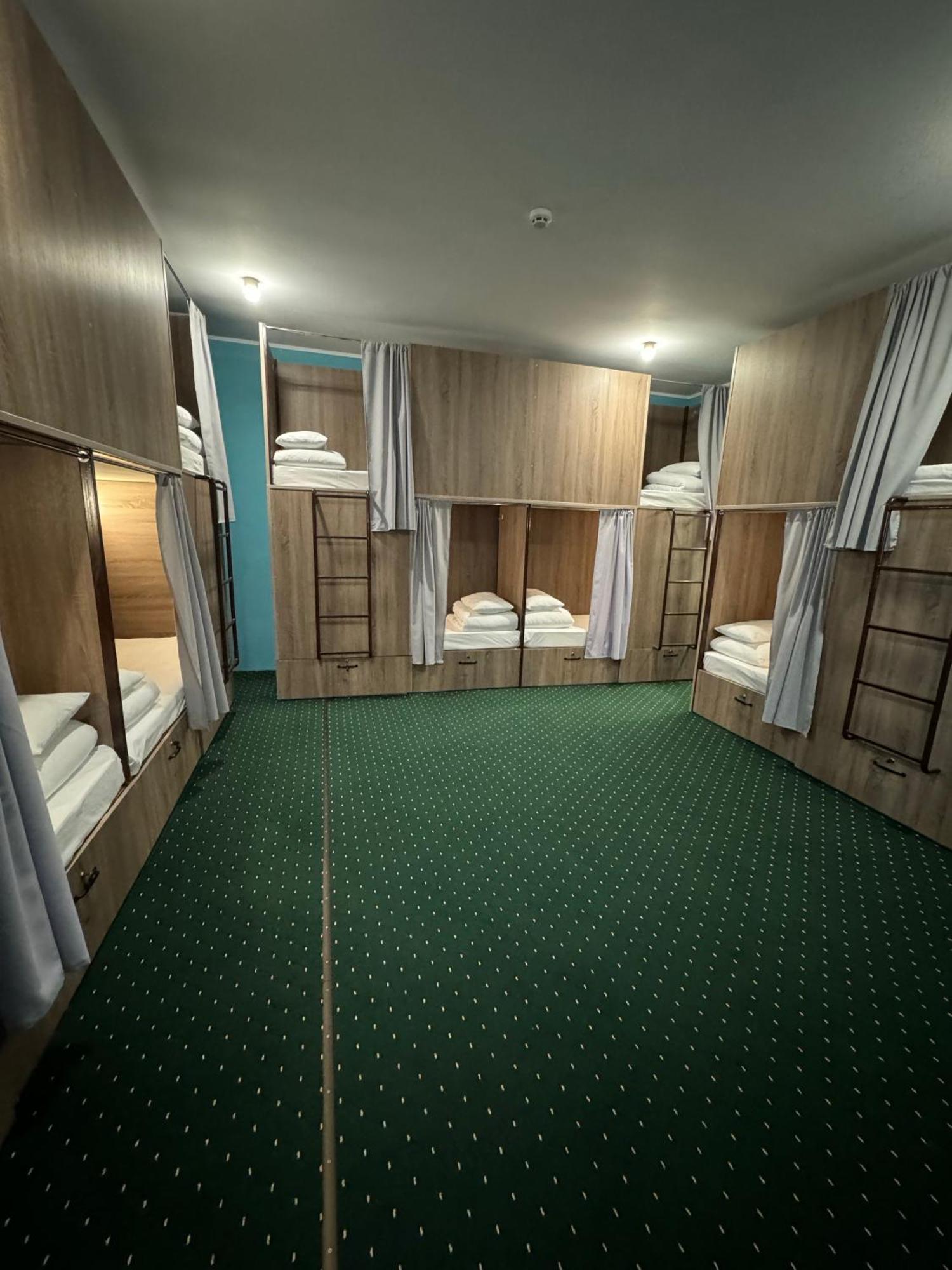 All Eyes Hostel 카미야네치포딜시키 외부 사진