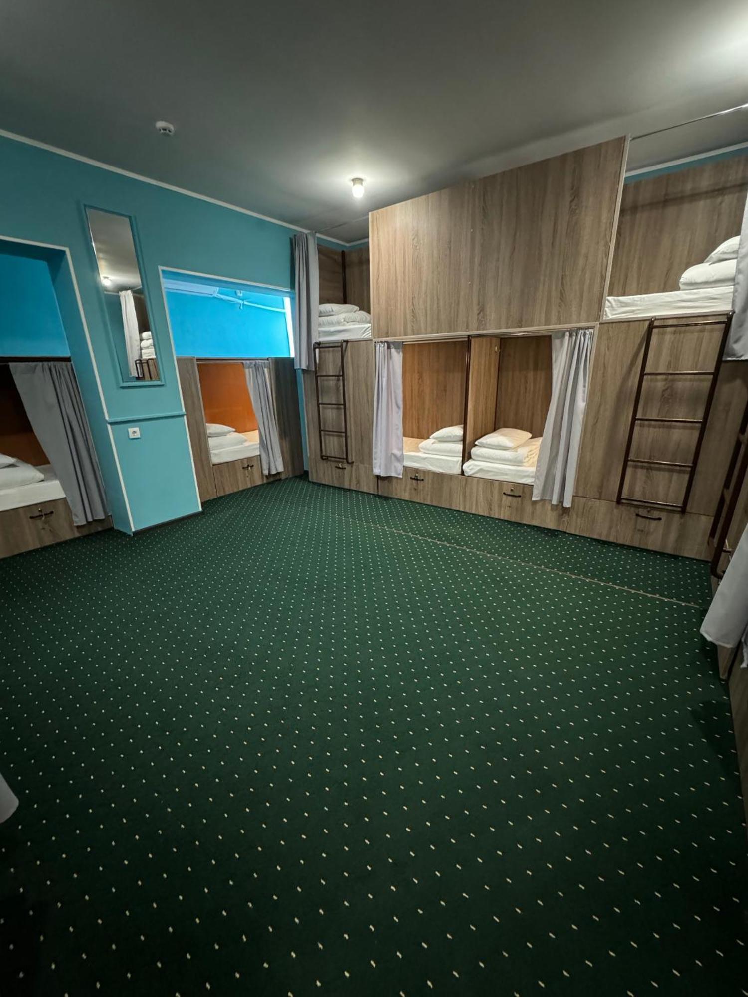 All Eyes Hostel 카미야네치포딜시키 외부 사진