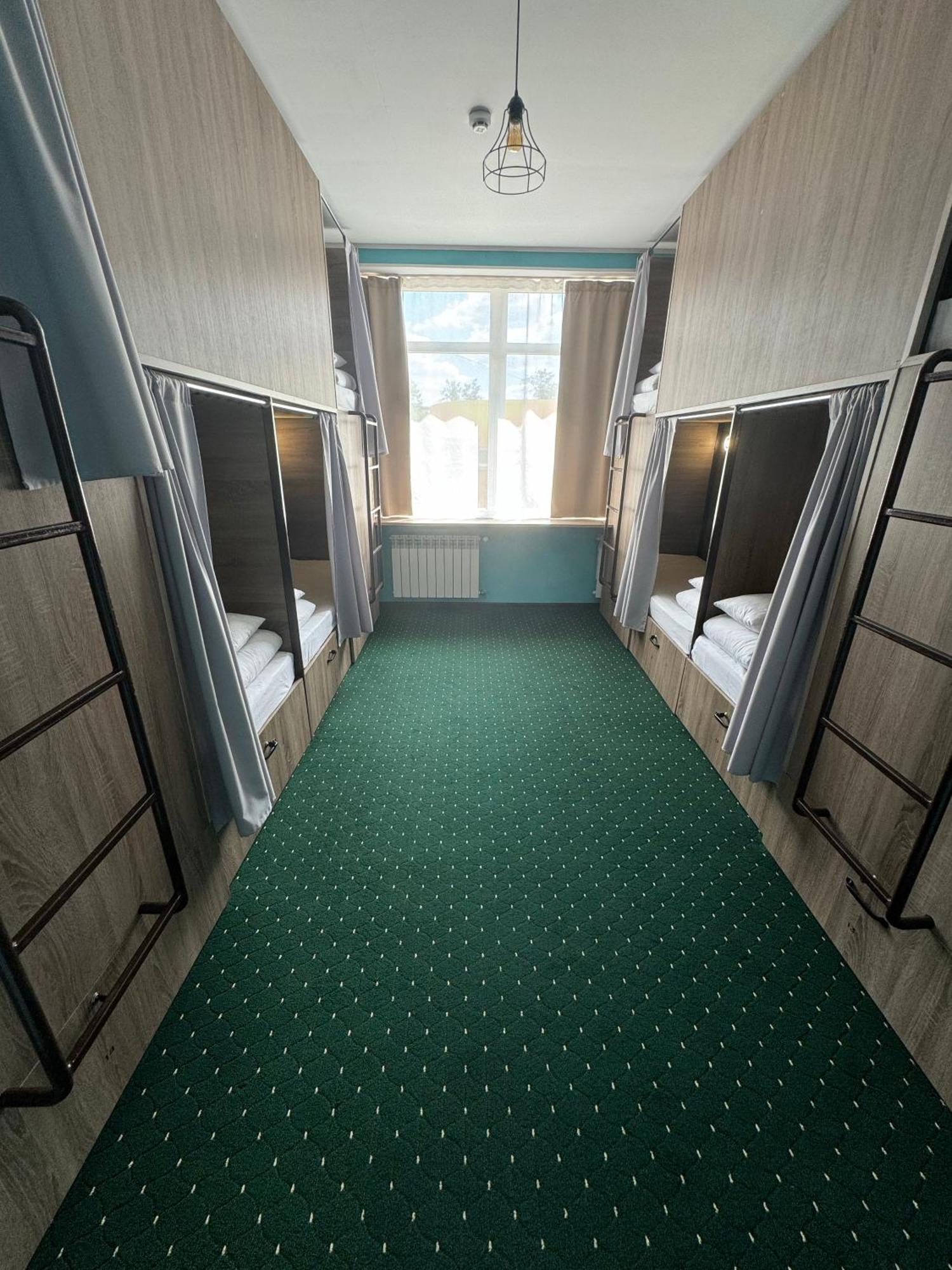 All Eyes Hostel 카미야네치포딜시키 외부 사진
