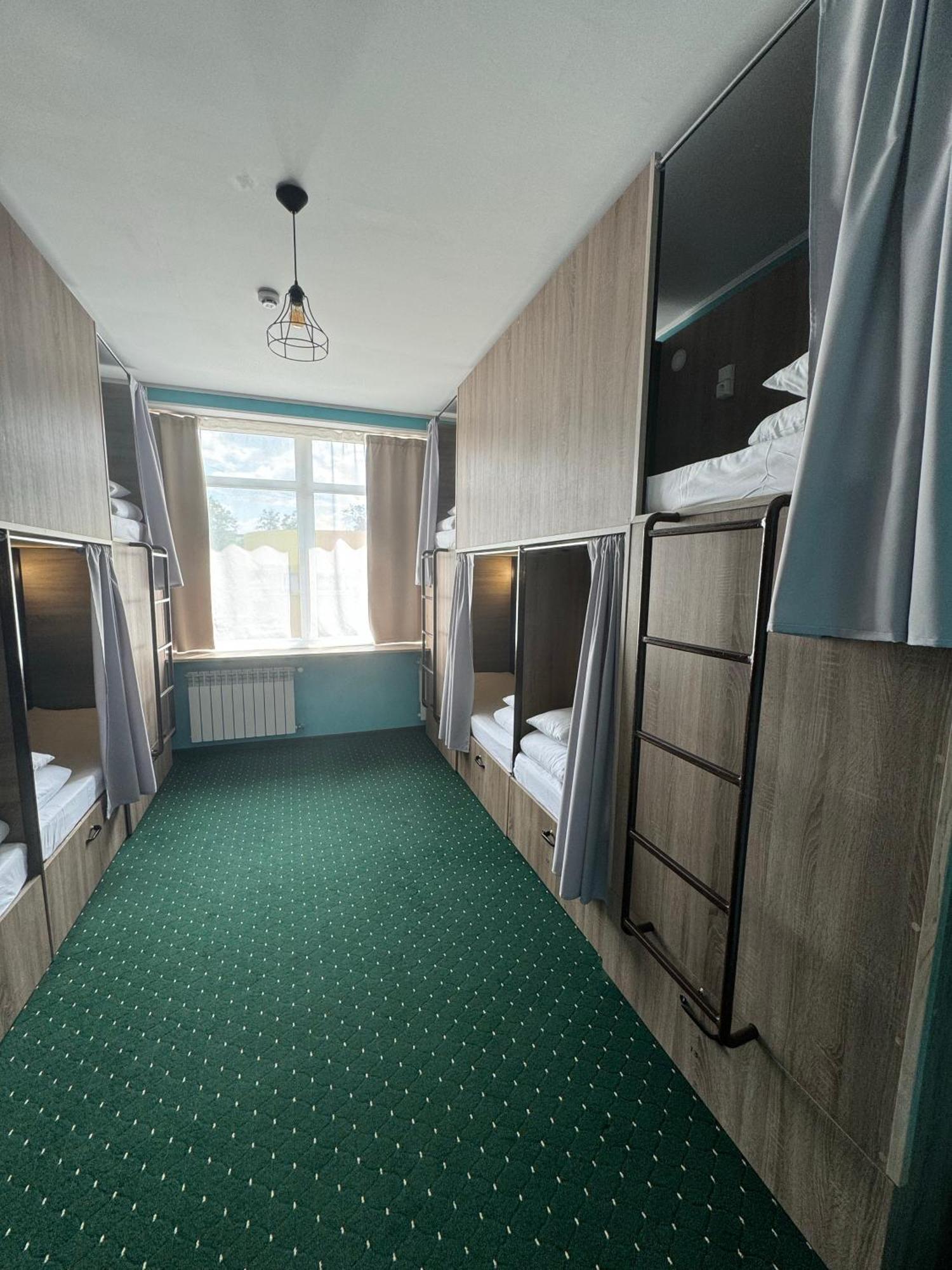 All Eyes Hostel 카미야네치포딜시키 외부 사진