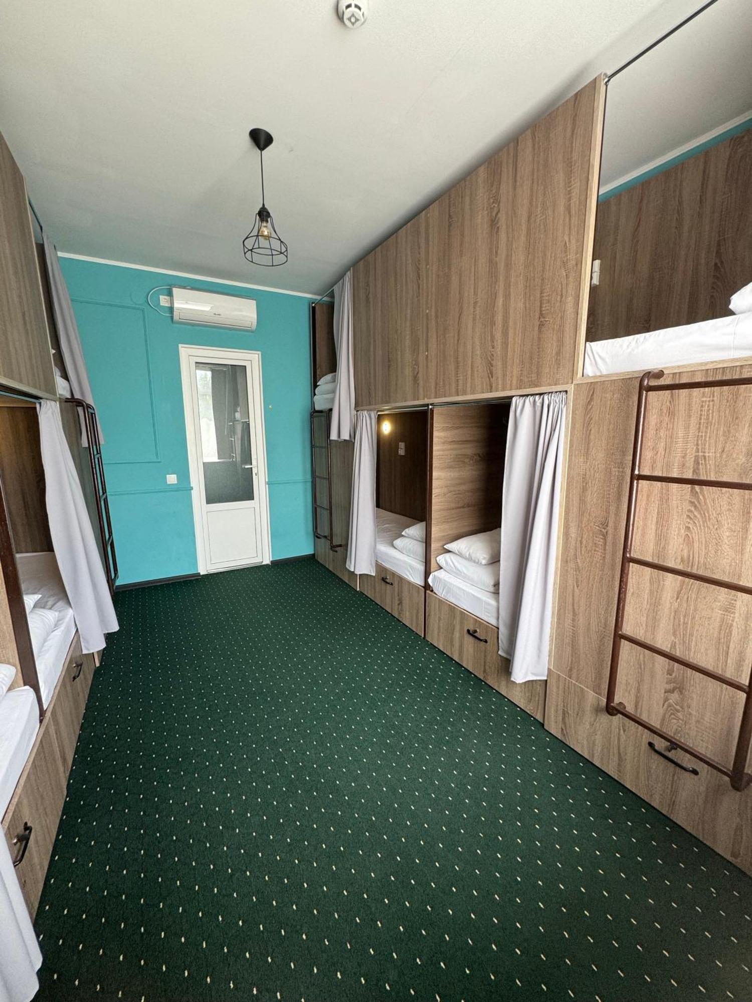 All Eyes Hostel 카미야네치포딜시키 외부 사진