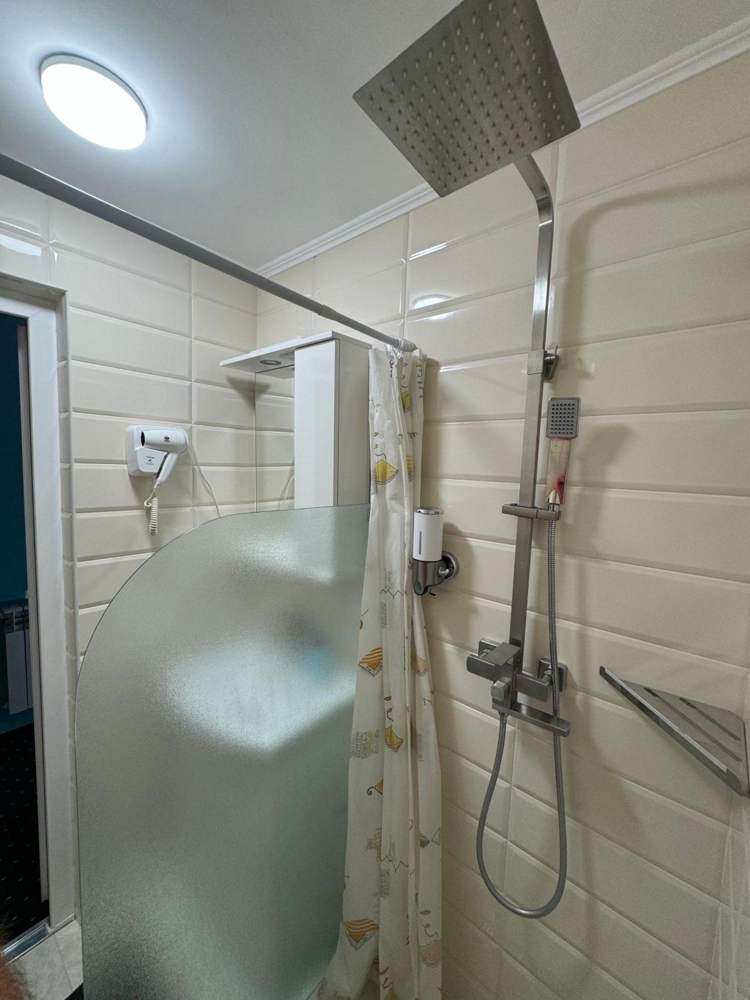 All Eyes Hostel 카미야네치포딜시키 외부 사진